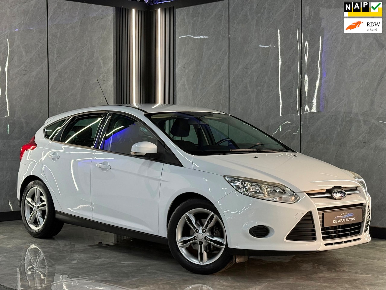 Ford Focus - 1.0 EcoBoost Lease Trend Navi | Cruise | Airco | Start/Stop | Stuurbed | Trekhaak | Velgen - AutoWereld.nl