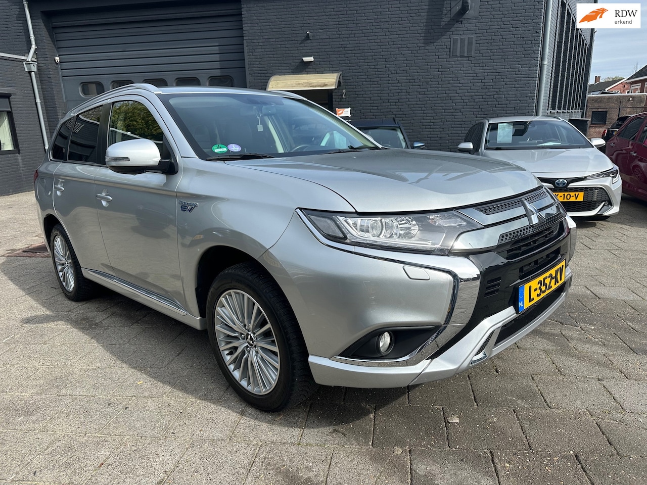 Mitsubishi Outlander - 2.4 PHEV Intense|99000km|Afn. Trekhaak - AutoWereld.nl
