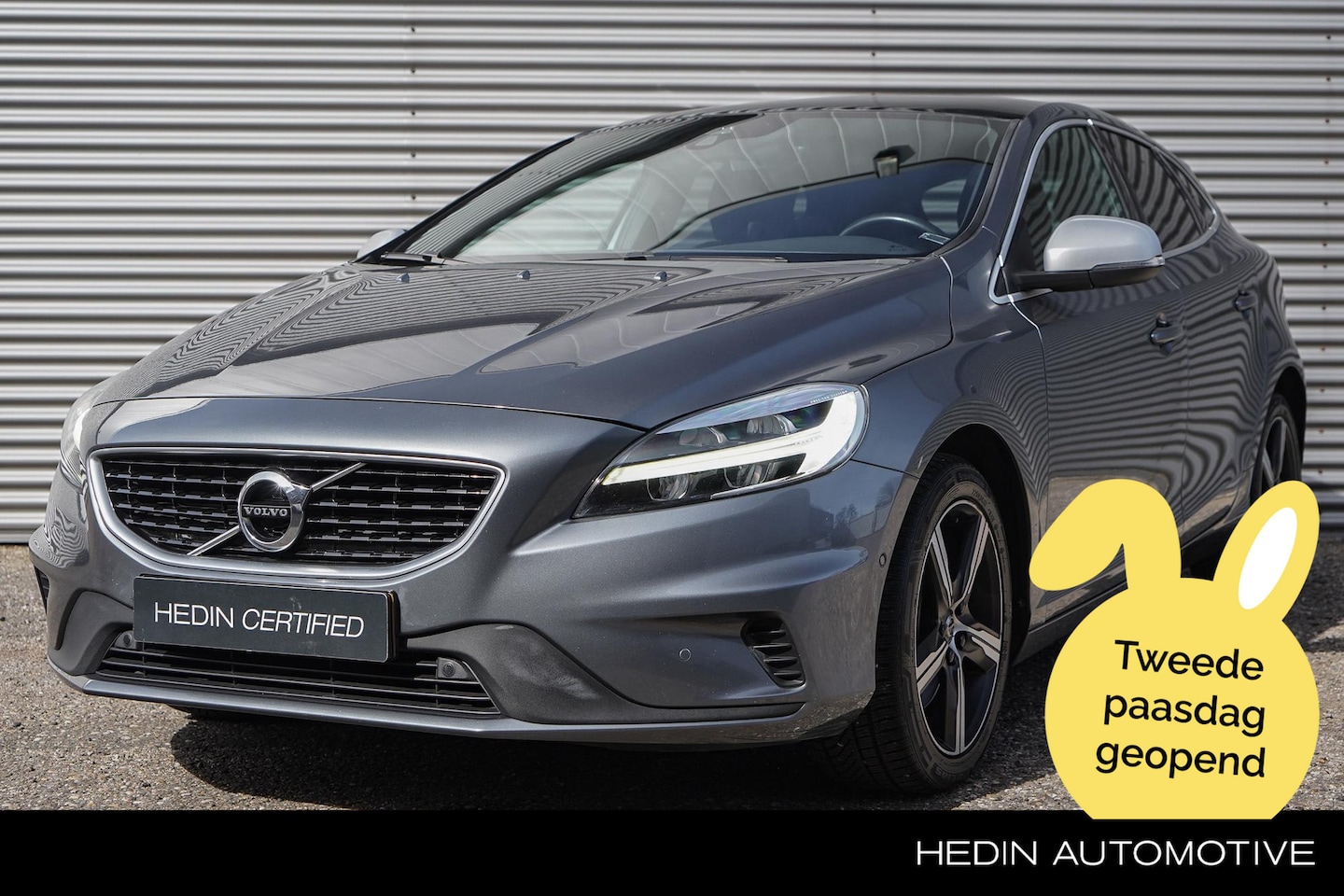 Volvo V40 - T3 Automaat R-Design | Panorama dak | Stoelverwarming | Trekhaak | Dealeronderhouden | LED - AutoWereld.nl