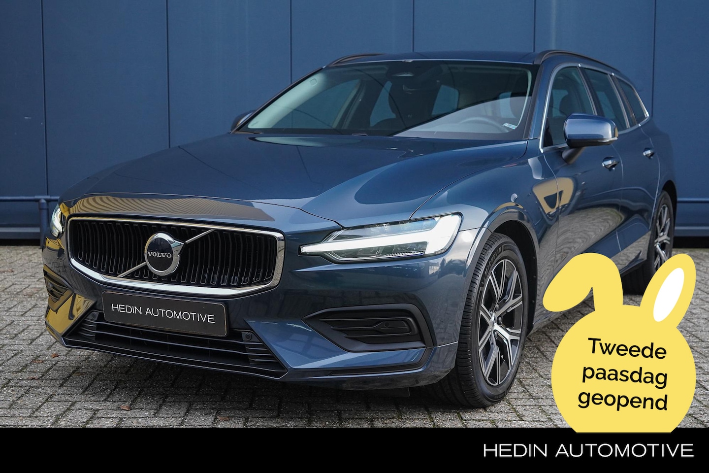 Volvo V60 - 2.0 B3 Core | Pilot assist | Dode hoek detectie | Stoel- & stuurwielverwarming | Trekhaak - AutoWereld.nl