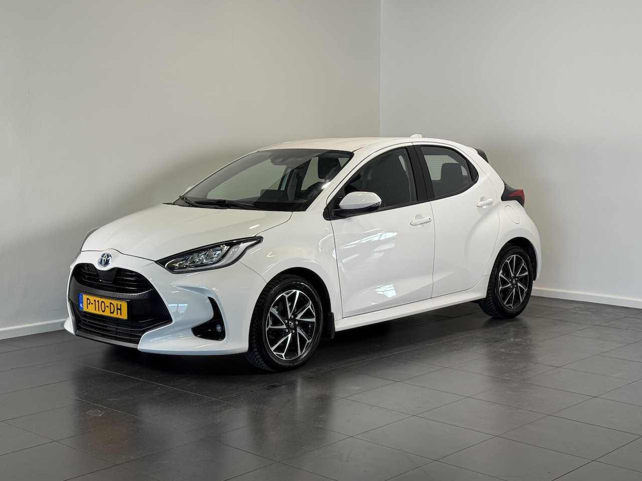 Toyota Yaris - 1.5 Hybrid Dynamic Multimedia Pack | Apple Car play - AutoWereld.nl