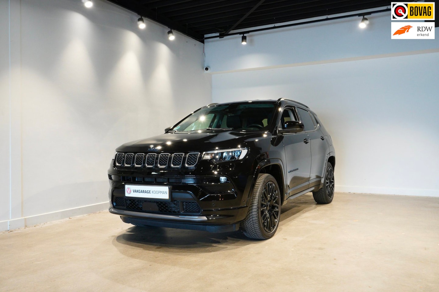 Jeep Compass - 4xe 240 Plug-in Hybrid Electric S Stoel/Stuurverwarming|360|Adaptief - AutoWereld.nl