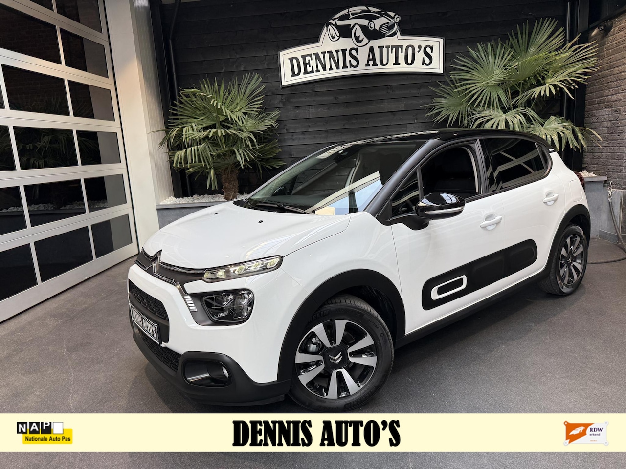 Citroën C3 - 1.2 PureTech Shine Automaat 5400km !!! - AutoWereld.nl