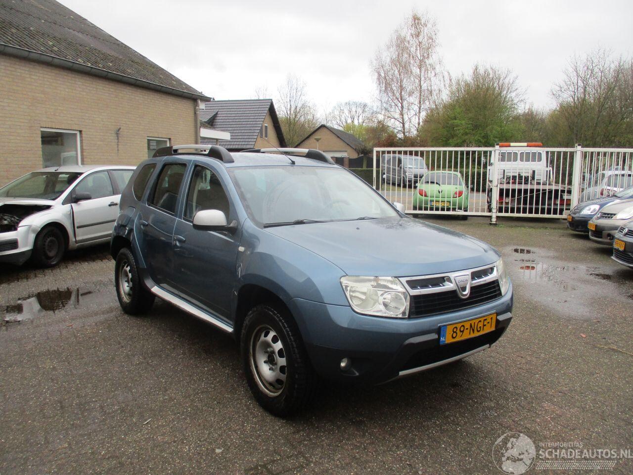 Dacia Duster - 1.6 Laureate 2wd REST BPM €200,-!!! - AutoWereld.nl