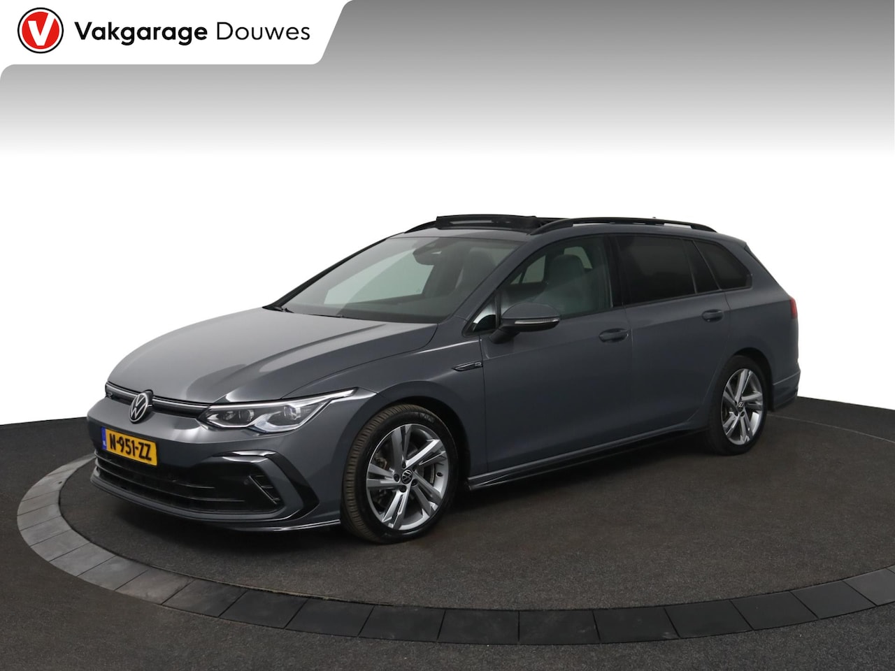Volkswagen Golf Variant - Variant 2.0 TDI R-Line Business | Automaat | Pano | IQ-Light | Bomvol | Keyless | Stoel & - AutoWereld.nl