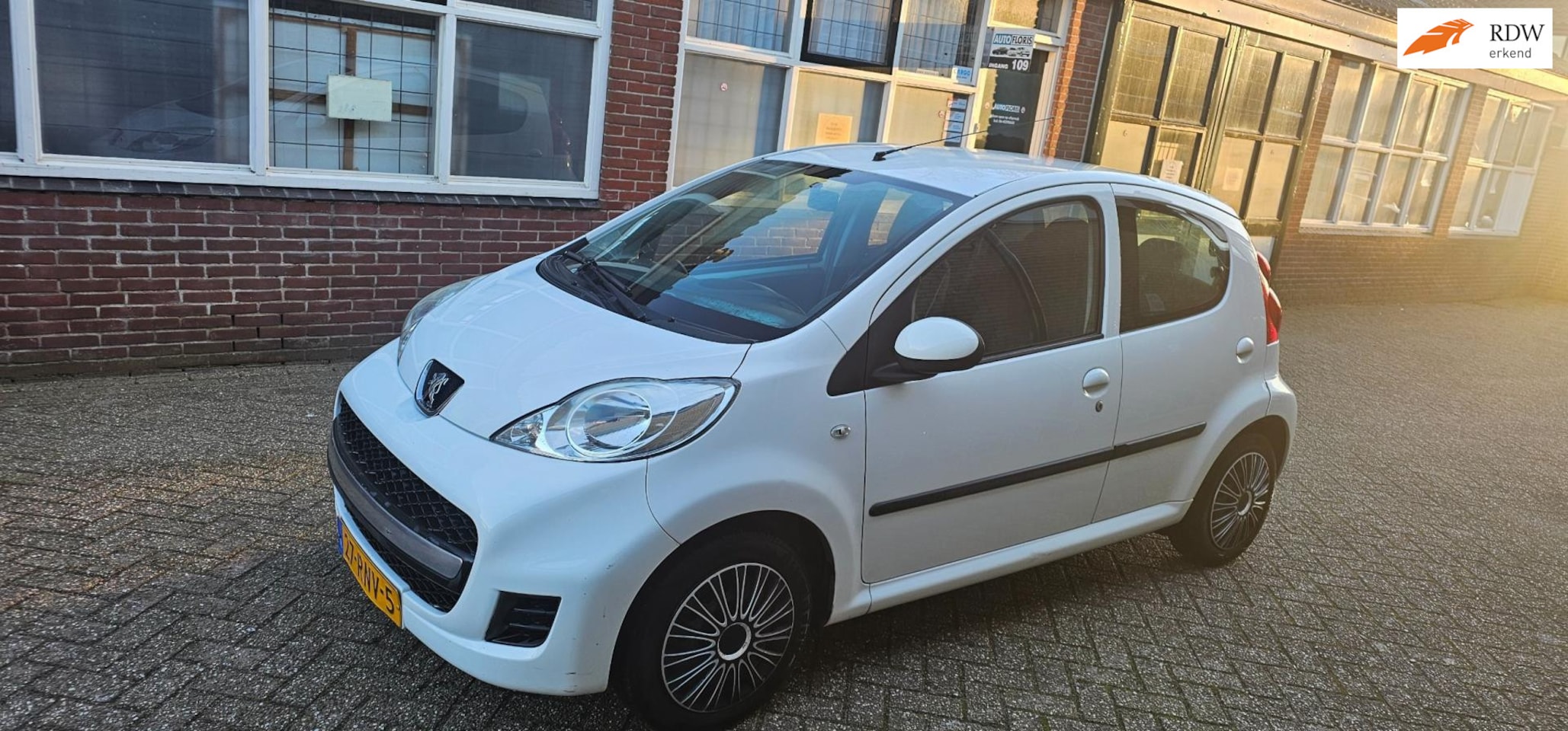 Peugeot 107 - 1.0-12V XS 5drs airco facelift 2e eig - AutoWereld.nl