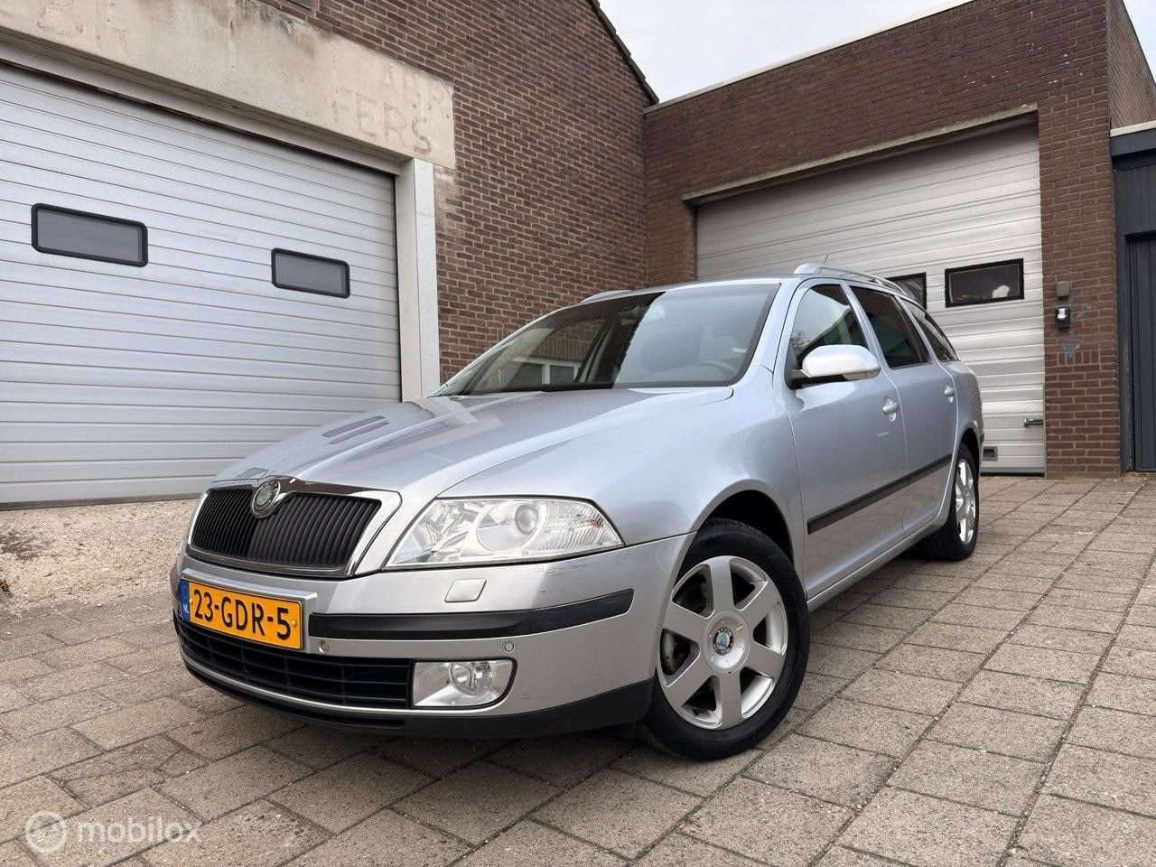 Skoda Octavia Combi - 1.8 TSI Elegance 1.8 TSI Elegance - AutoWereld.nl
