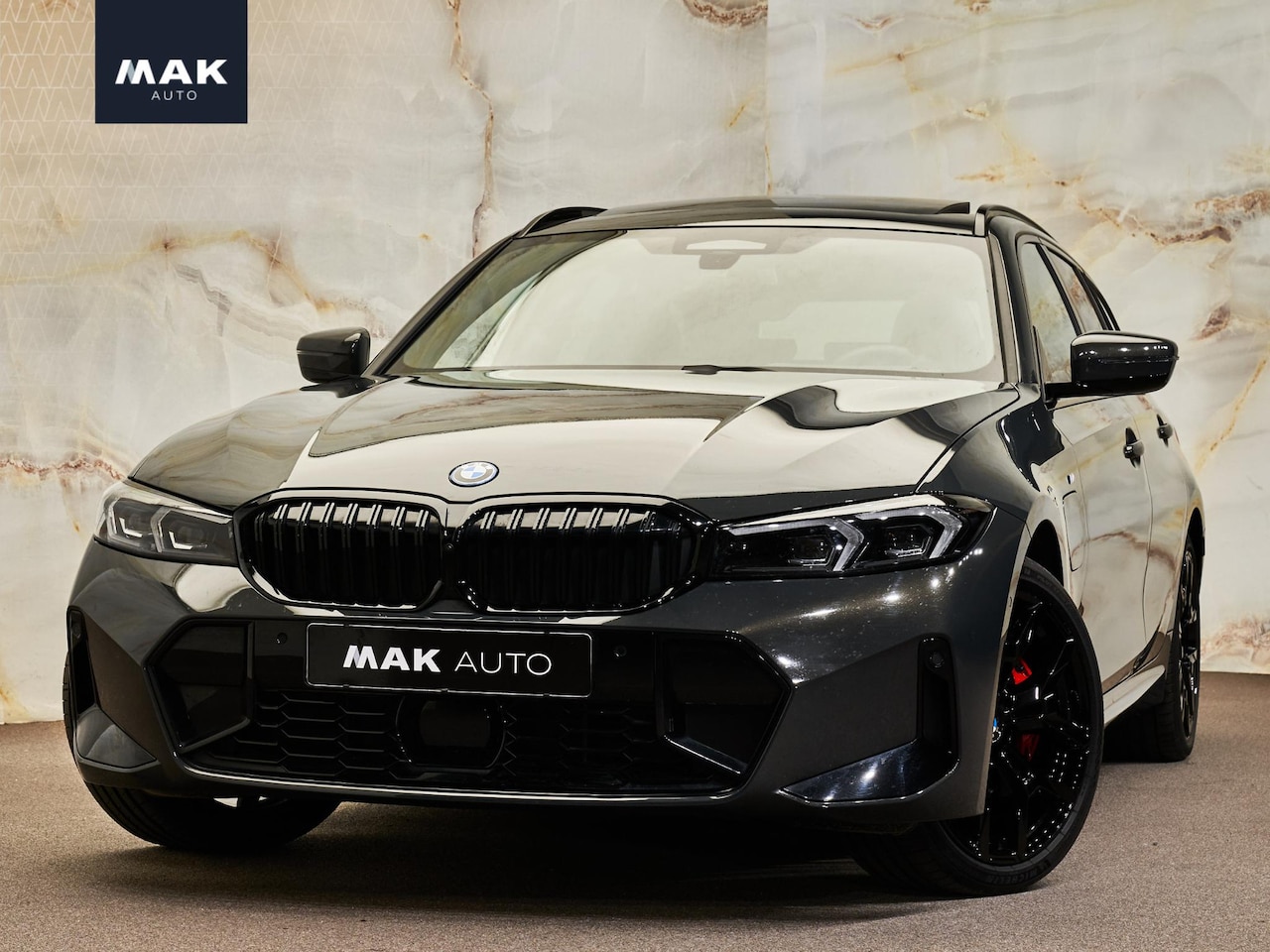 BMW 3-serie Touring - 330e M Sport Pro, pano, 19", tr.haak, H/K, shadow line, carbon, memory, LED-kopl., HUD, pr - AutoWereld.nl