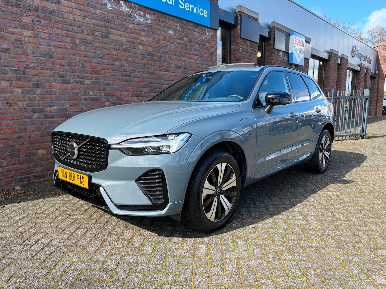 Volvo XC60 - 2.0 T6 Plug-in hybrid AWD Ultimate Dark|Harman Kardon|Stuur en stoel verwarming|ACC|Blis - AutoWereld.nl