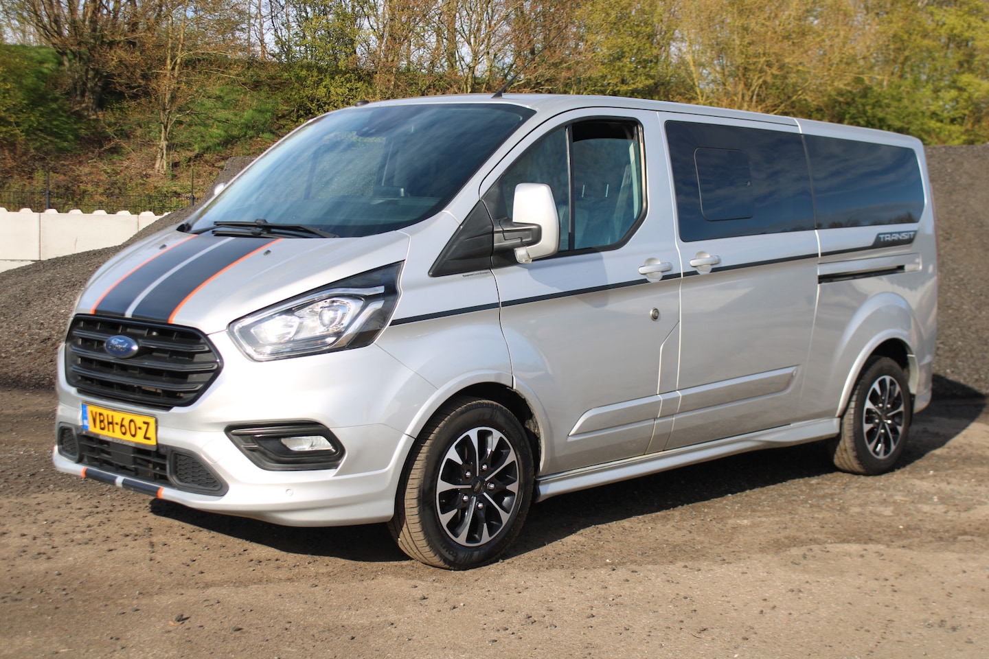 Ford Transit Custom - 310 2.0 TDCI L2H1 Sport |Stoelverw.|Camera|Trekhaak| - AutoWereld.nl