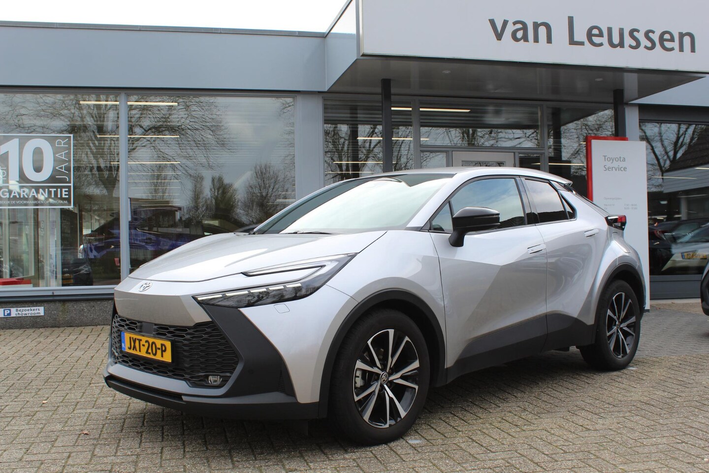 Toyota C-HR - 1.8 HYBRID 140 FIRST-EDITION LED AD-CRUISE EL-A.KLEP NAVI WISSER/STUUR&STOELVERW. DODEHOEK - AutoWereld.nl