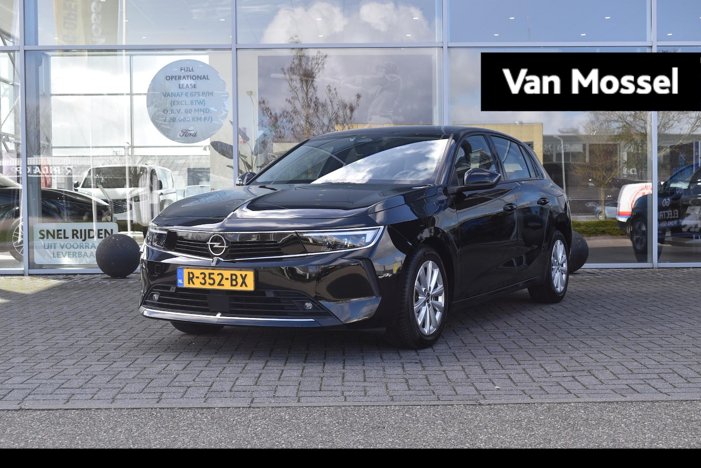 Opel Astra - 1.2 Edition | Climate Control | Cruise Control | Parkeersensoren Voor + Achter | Navigatie - AutoWereld.nl