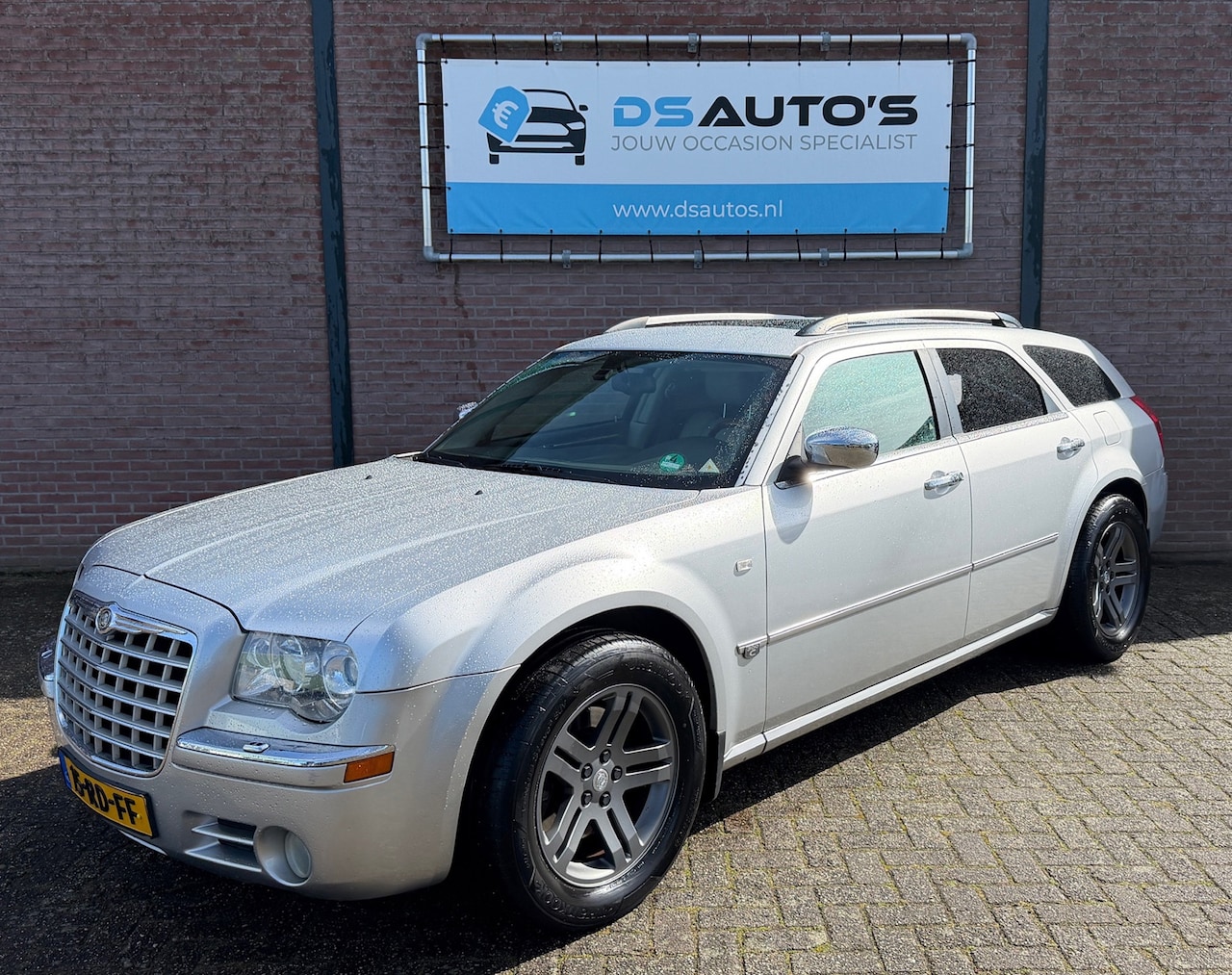 Chrysler 300C Touring - 5.7 V8 HEMI AWD 5.7 V8 HEMI AWD - AutoWereld.nl