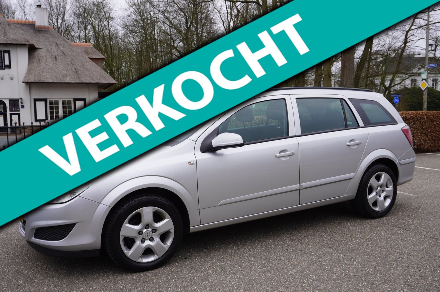 Opel Astra Wagon - 1.6 Essentia Airco Navi Pdc Trekhaak - AutoWereld.nl