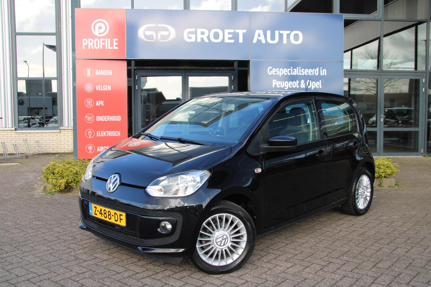 Volkswagen Up! - 1.0 groove up! BlueMotion 5-drs Airco Cruise Stoelverwarming Mooie velgen Nieuwstaat - AutoWereld.nl