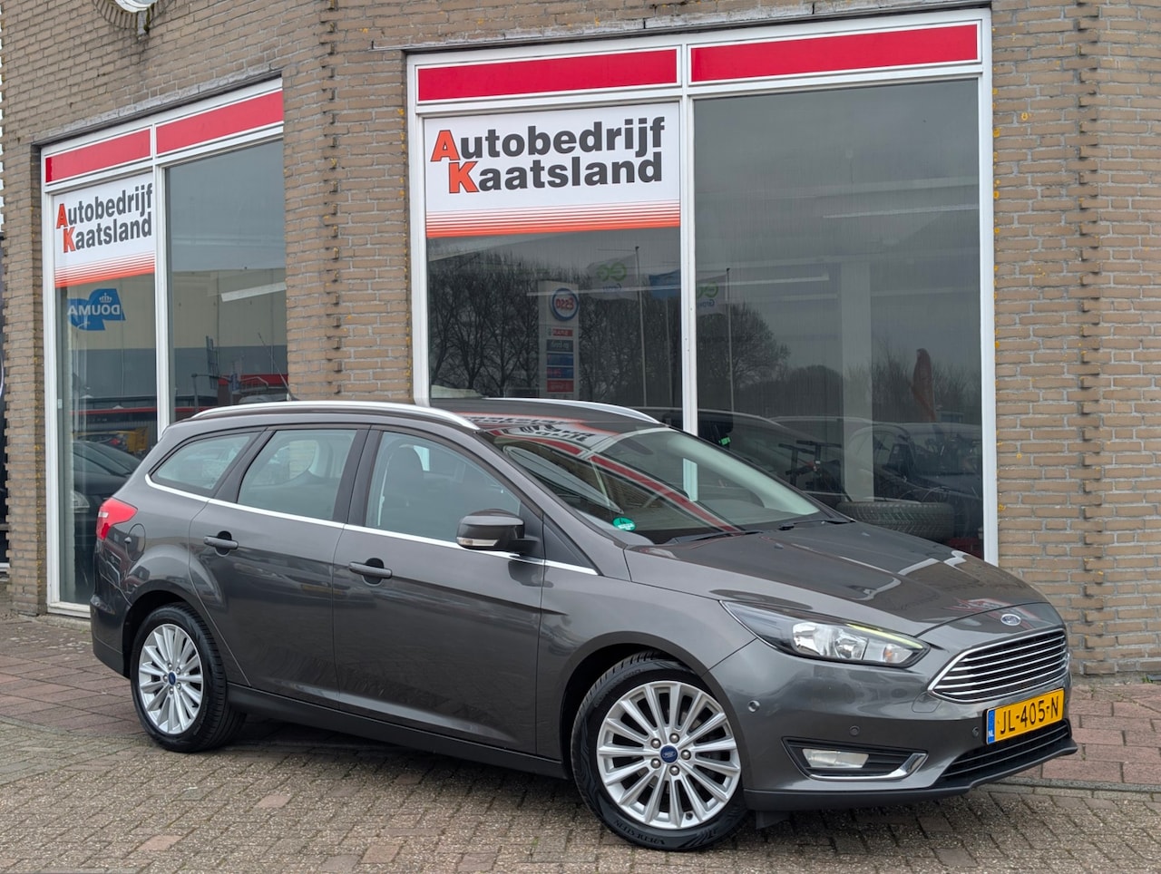 Ford Focus Wagon - 1.0 Titanium - Pdc - Navi - Trekhaak - AutoWereld.nl