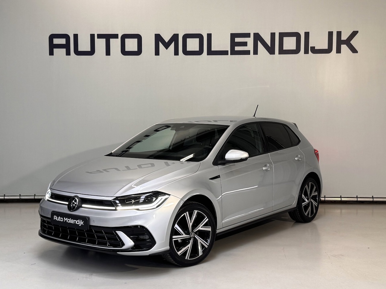 Volkswagen Polo - 1.0 TSI R-Line / DSG / 17 inch / Virtual / Keyless / Matrix / LED / - AutoWereld.nl
