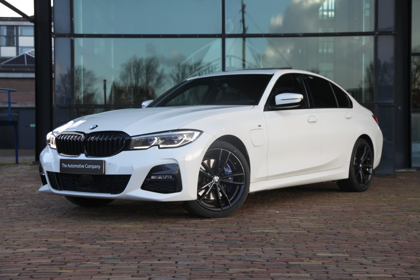 BMW 3-serie - 330e M Sport |Head-Up|H&K|Pano|Laser|Driving ass| - AutoWereld.nl