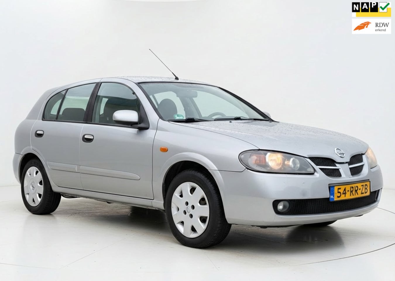 Nissan Almera - 1.8 Acenta Automaat|Airco|Trekhaak! - AutoWereld.nl