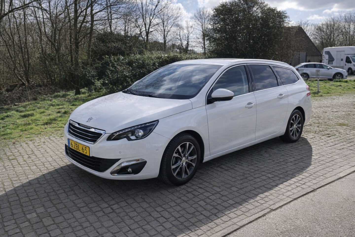 Peugeot 308 SW - 1.2 PureTech Allure - AutoWereld.nl