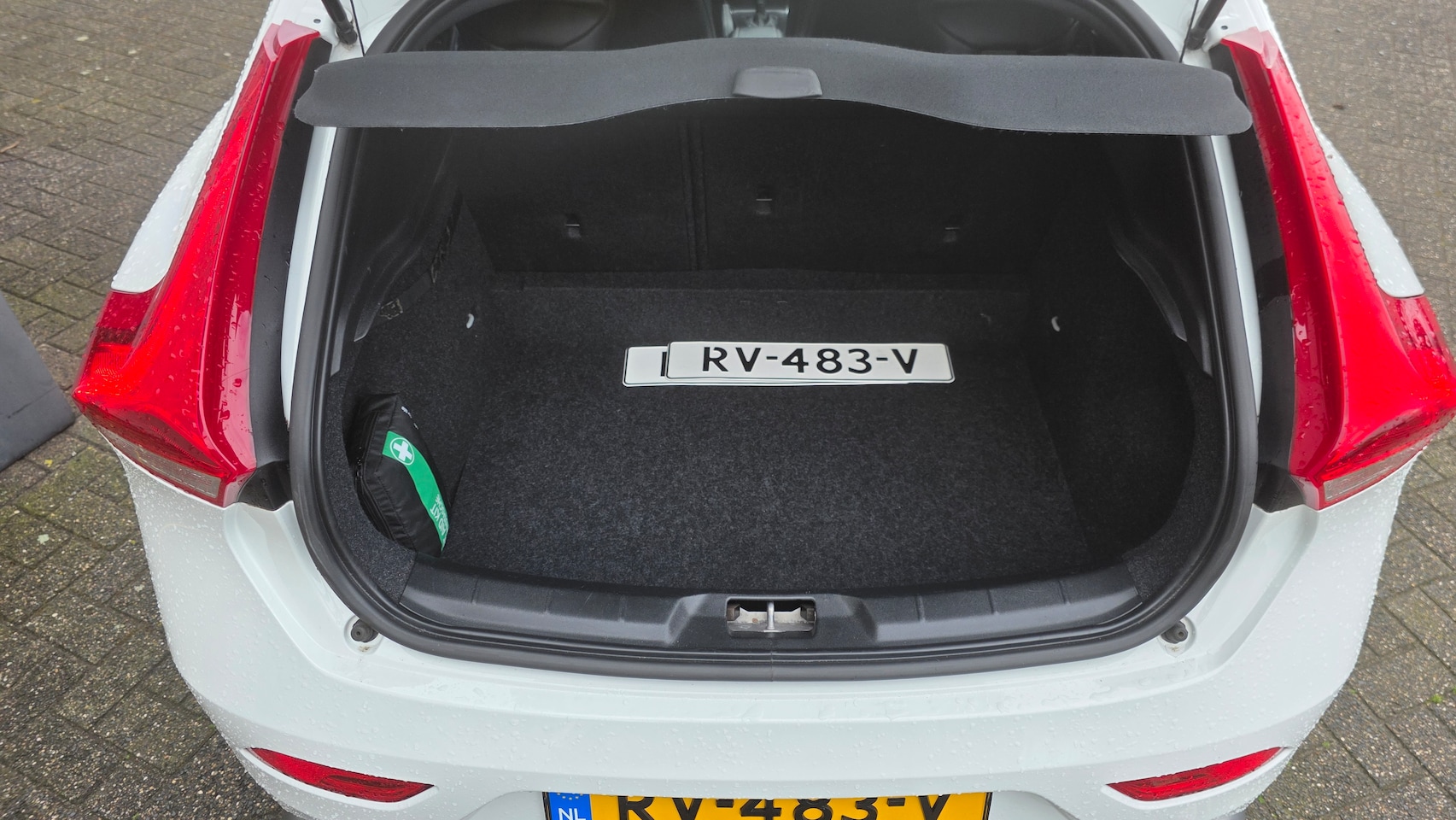 Volvo V40 - 2.0 T4 R-Design