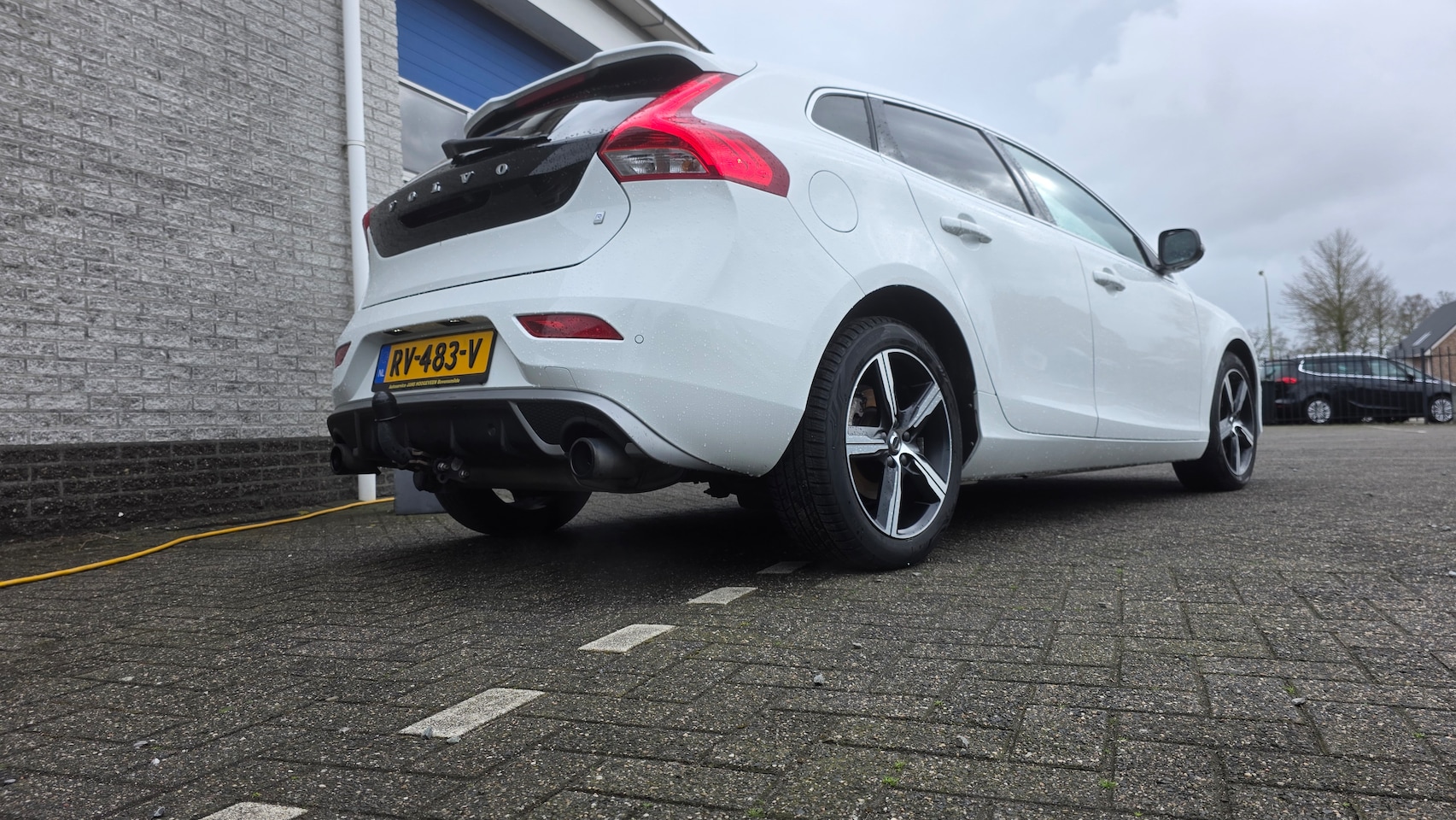 Volvo V40 - 2.0 T4 R-Design