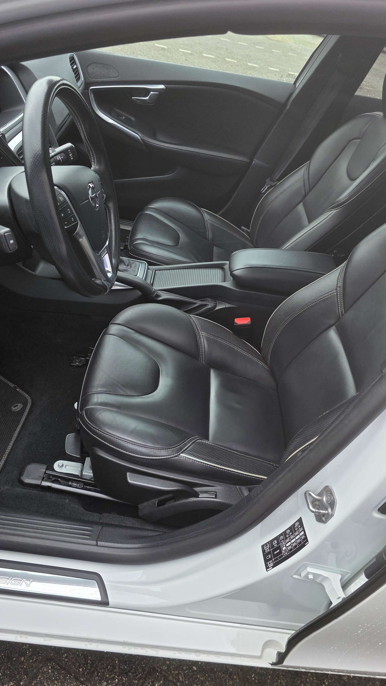 Volvo V40 - 2.0 T4 R-Design