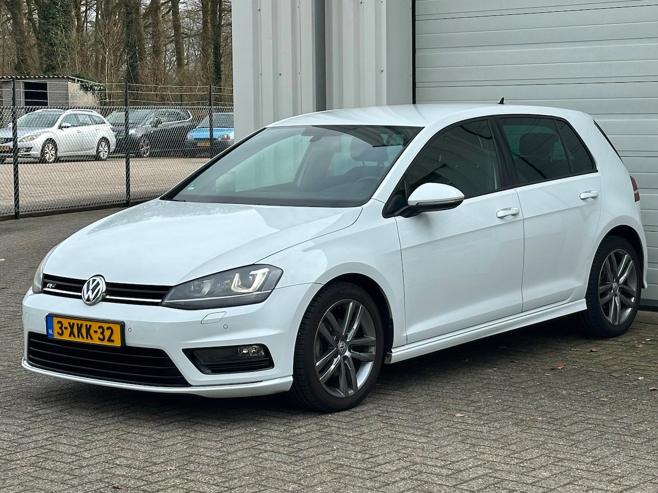 Volkswagen Golf - 1.2 TSI Highline 3x R-Line, Xenon, Climate, Cruise, NAP, 1e Eigenaar ! - AutoWereld.nl