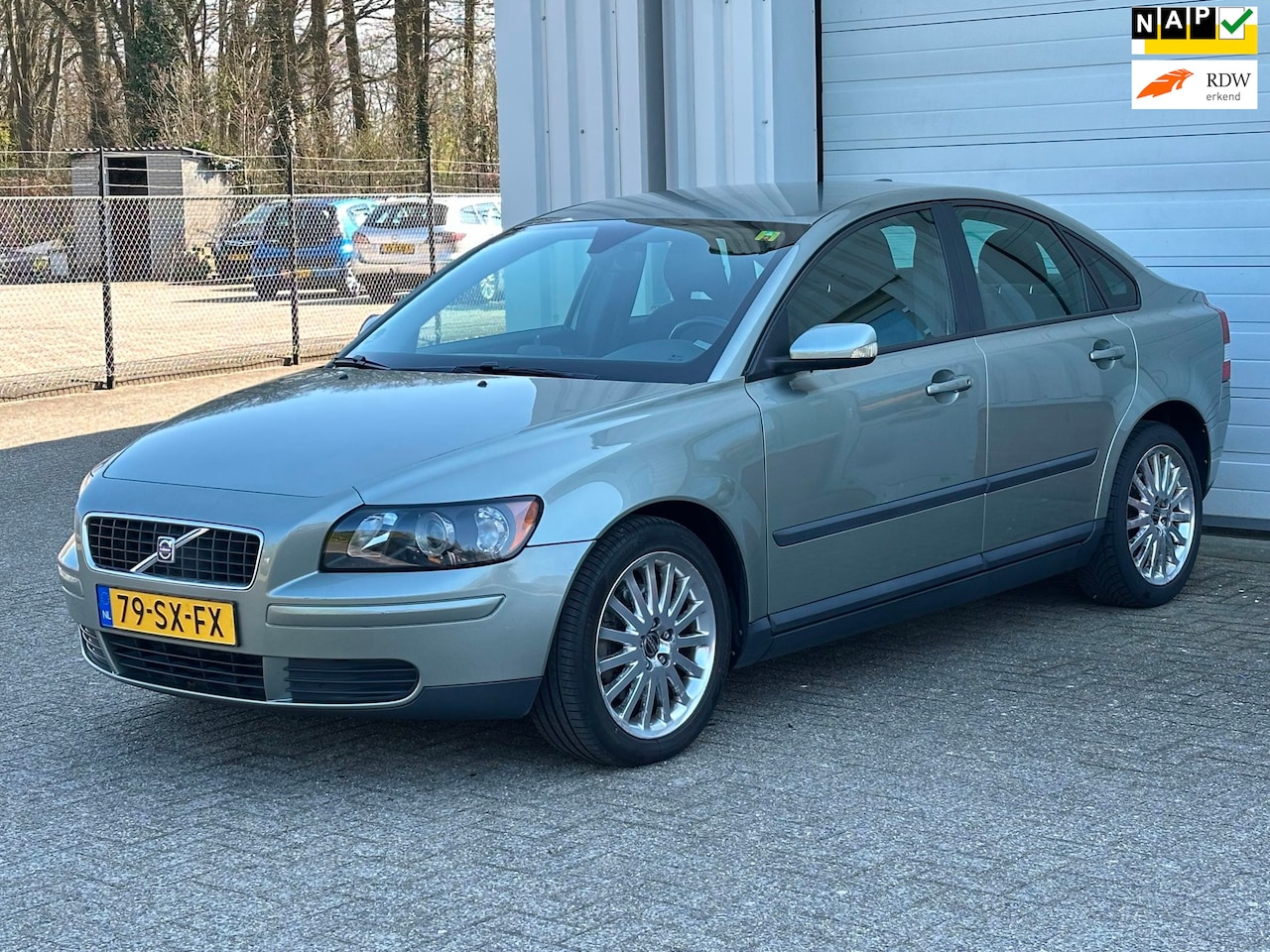 Volvo S40 - 2.4 Kinetic Automaat, Cruise, Elek Pack, Lm Velgen, NAP ! - AutoWereld.nl