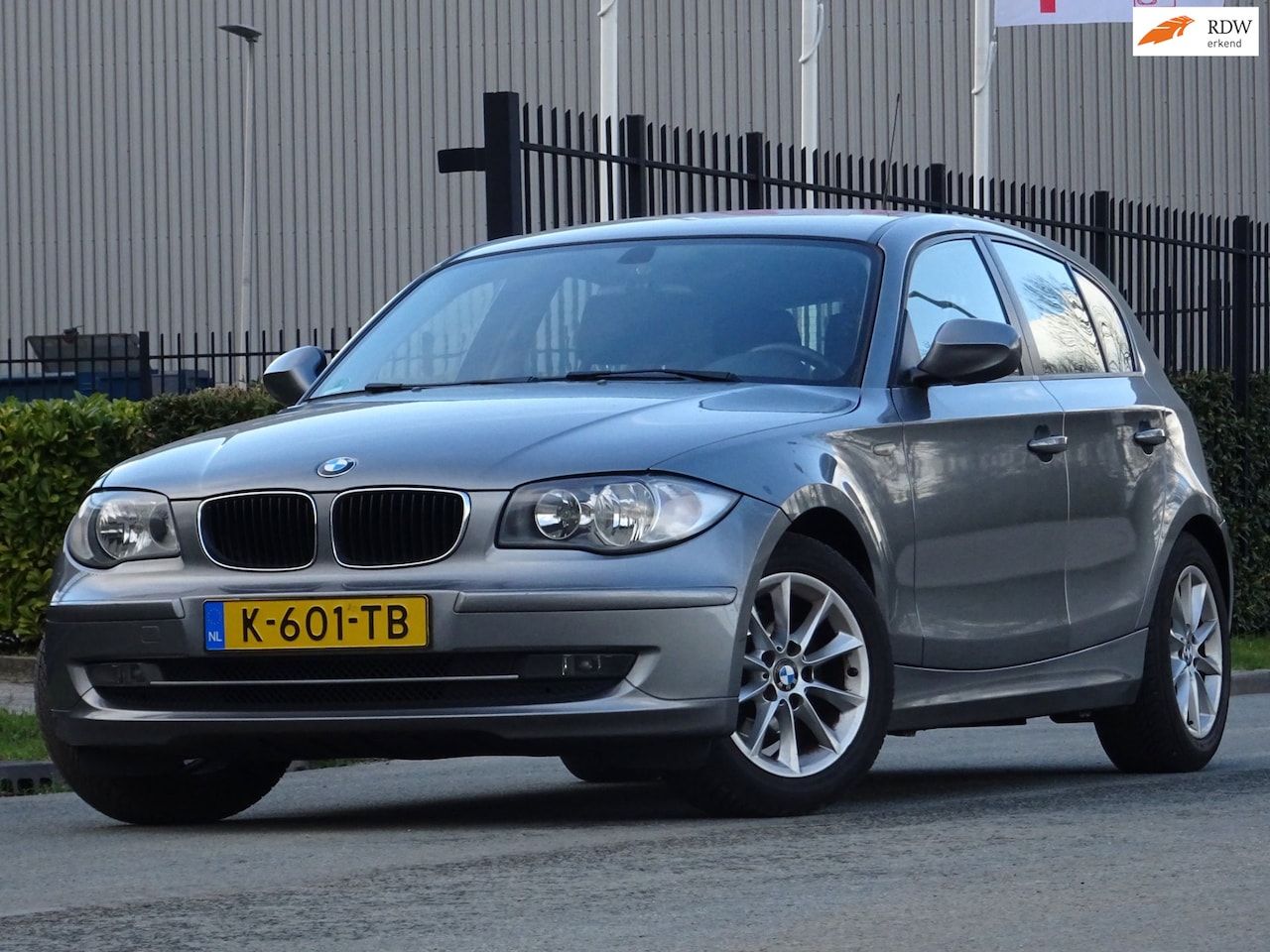 BMW 1-serie - 116i 5DRS AIRCO/STOELVERWARMING/PDC/NW APK - AutoWereld.nl