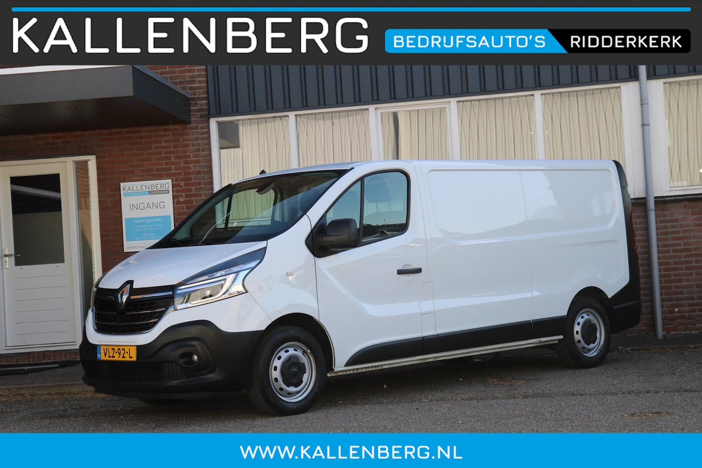 Renault Trafic - 2.0 dCi 120PK T29 L2H1 / Laadruimte inrichting / Trekhaak / Camera - AutoWereld.nl