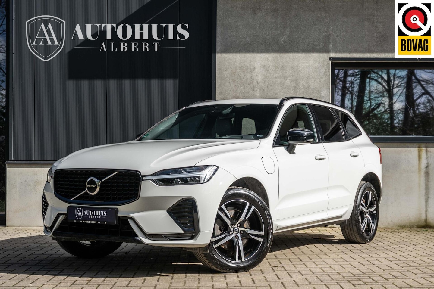 Volvo XC60 - 2.0 T8 R-Design Luchtvering Pano Trekhaak 19'' - AutoWereld.nl