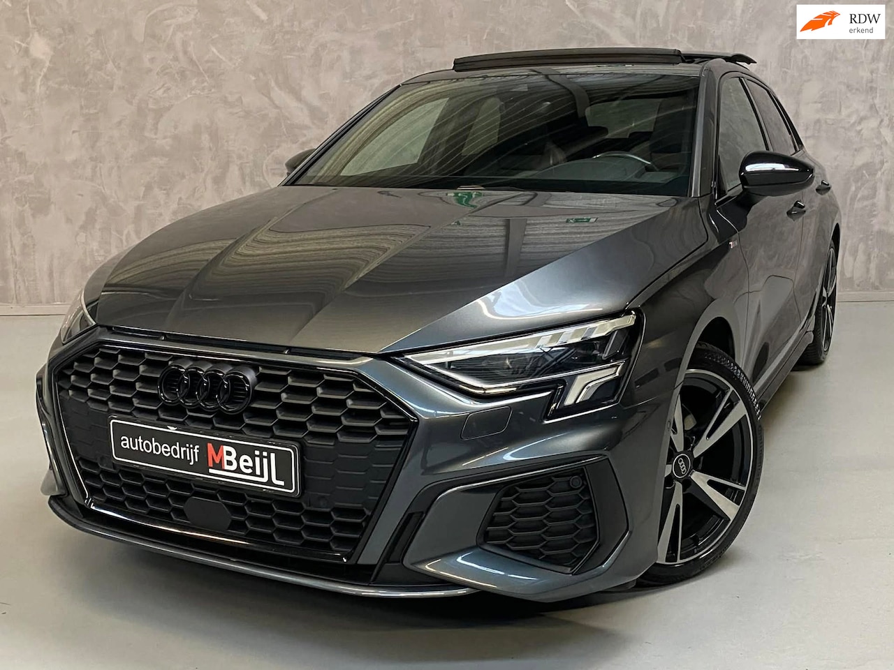 Audi A3 Sportback - 35 TFSI Pro Line /3 X S-Line /Pano /Matrix - AutoWereld.nl