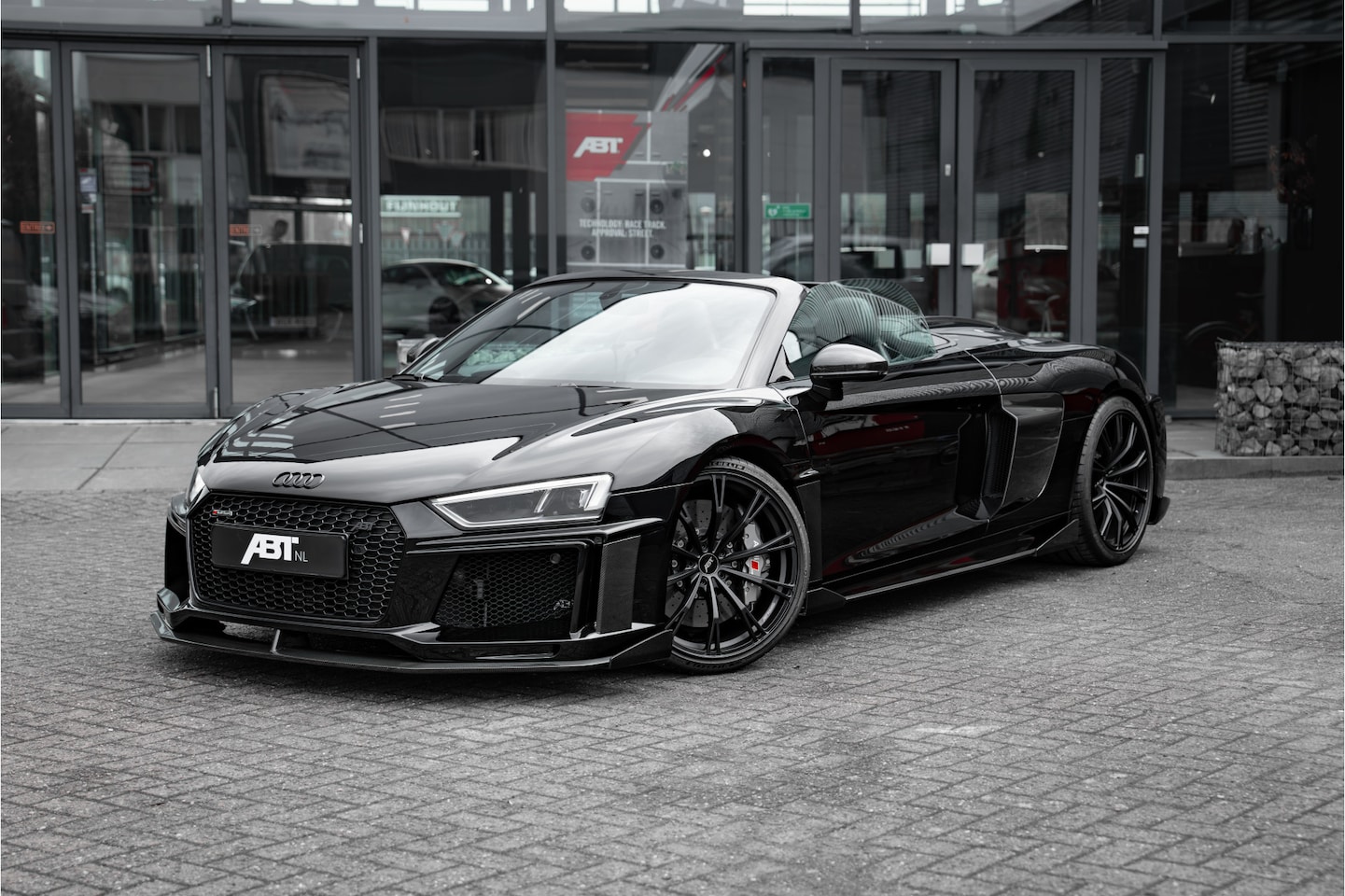 Audi R8 Spyder - ABT V10 Plus | ABT Race package | ABT GR20 Forged velgen | ABT Exclusive carbon side pods - AutoWereld.nl
