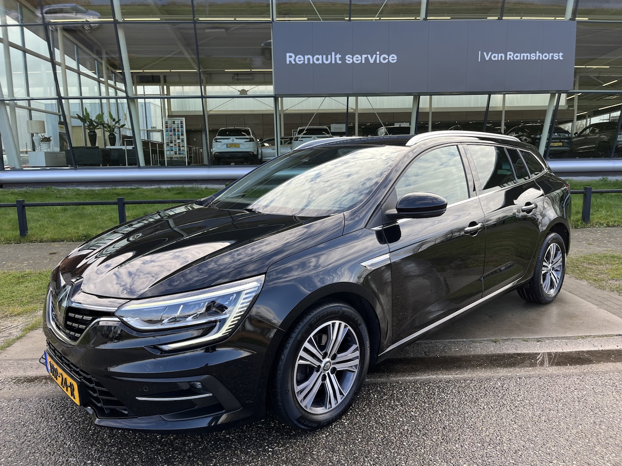 Renault Mégane Estate - 1.3 TCe Techno 140PK Automaat / Dealer onderhouden / PDC V+A / Stoelverw. / 16'' LMV / - AutoWereld.nl