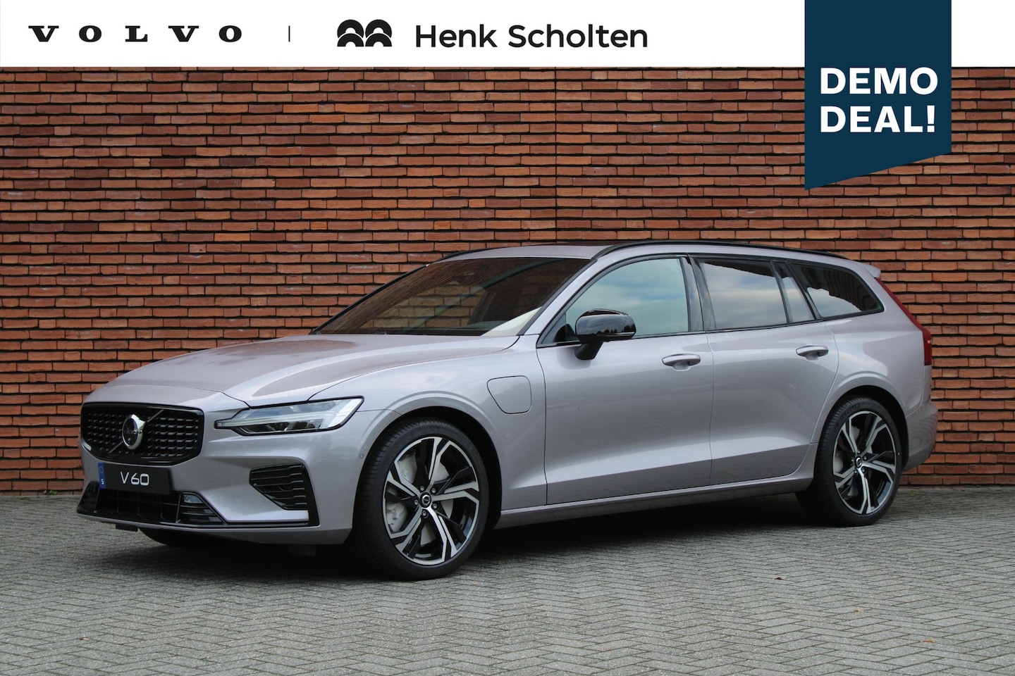 Volvo V60 - T6 Plug-in hybrid AWD Plus Dark | Stoelverwarming voor/achter | Verwarmbaar stuurwiel | El - AutoWereld.nl