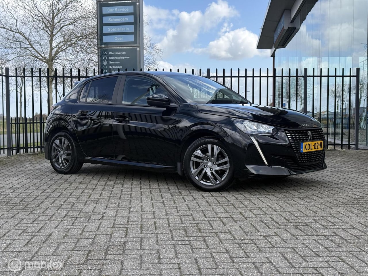 Peugeot 208 - 1.2 Allure Stoelverwarming | Winter set | Camera - AutoWereld.nl
