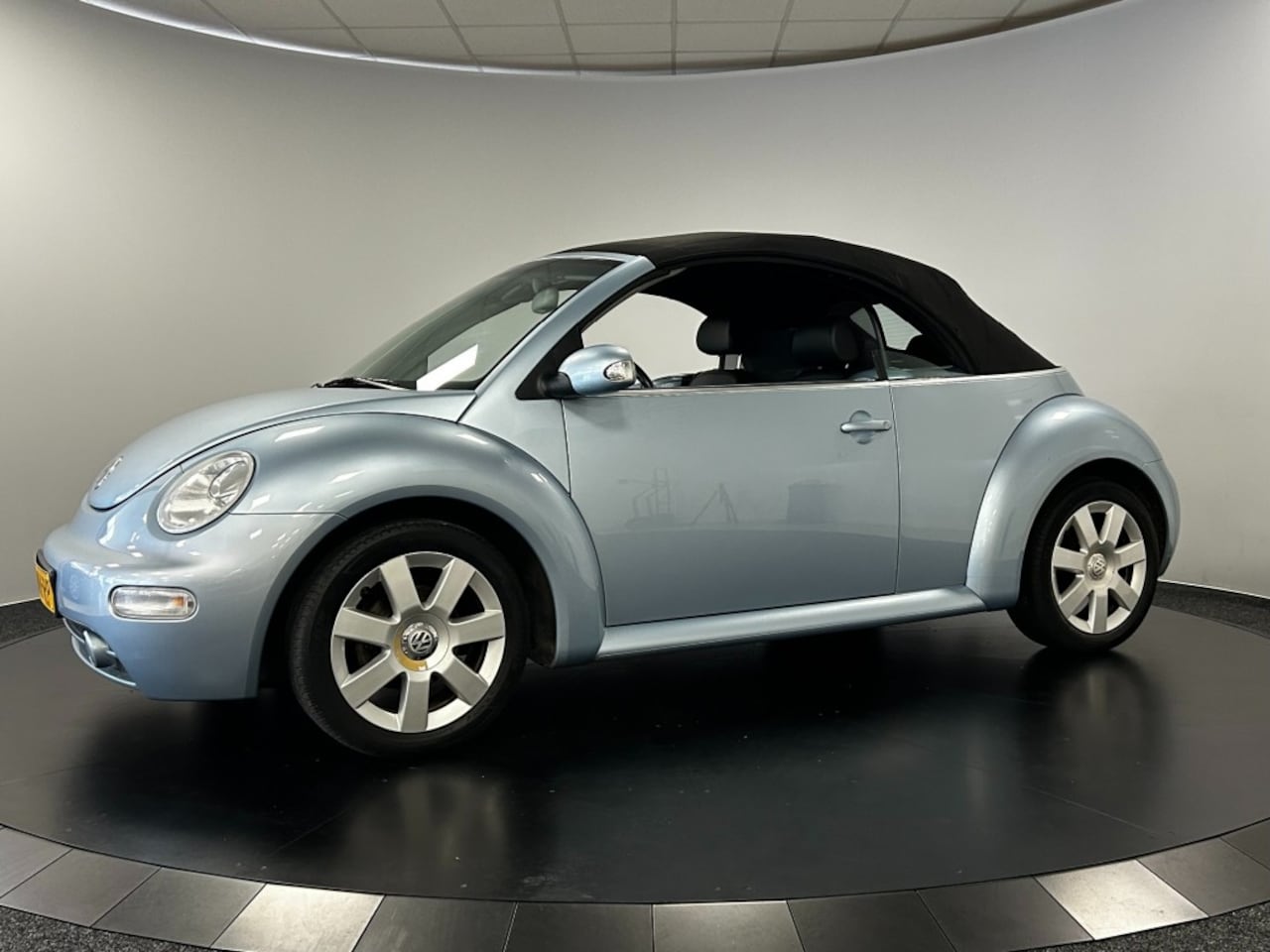 Volkswagen Beetle Cabriolet - New Beetle 2.0 Cabriolet - AutoWereld.nl