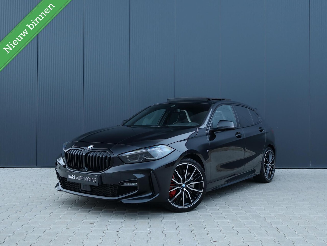 BMW 1-serie - 120i High Executive M Pakket|Camera|Pano|M-Performance remmen - AutoWereld.nl