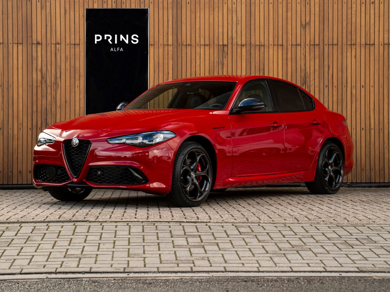 Alfa Romeo Giulia - 2.0T GME AWD Competizione 280pk | Q-velgen | Harman/Kardon | Adapt. cruise | Veloce stoele - AutoWereld.nl