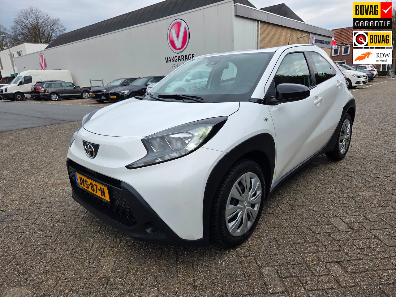 Toyota Aygo X - 1.0 VVT-i S-CVT Limited | Stoelverwarming | Climate controle | Parkeerhulpcamera - AutoWereld.nl