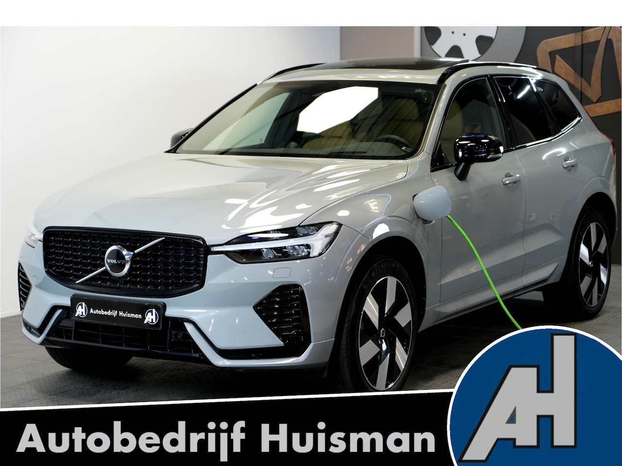 Volvo XC60 - 2.0 T6 AWD Recharge 293kW/399pk Aut8 Ultra Dark BOWERS&WILKINS + EL.TREKHAAK + PANORAMADAK - AutoWereld.nl