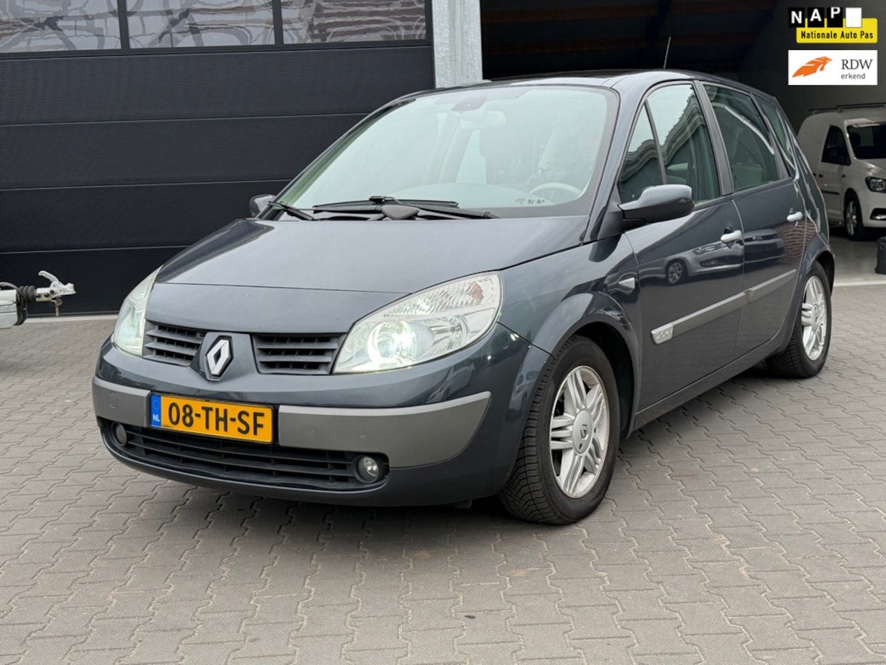 Renault Scénic - 2.0-16V Privilège Luxe /Automaat/Pano/Airco/Netjes - AutoWereld.nl