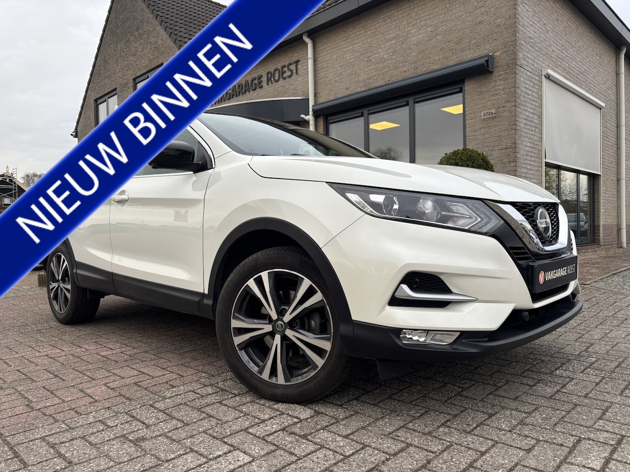 Nissan Qashqai - 1.2 Turbo N-Connecta Trekhaak / Panoramadak / 360-Camera - AutoWereld.nl