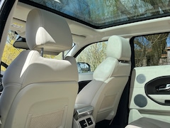 Land Rover Range Rover Evoque - 2.0 Si 4WD Prestige Met onderhouds facturen va nieuw bij Knook Breda