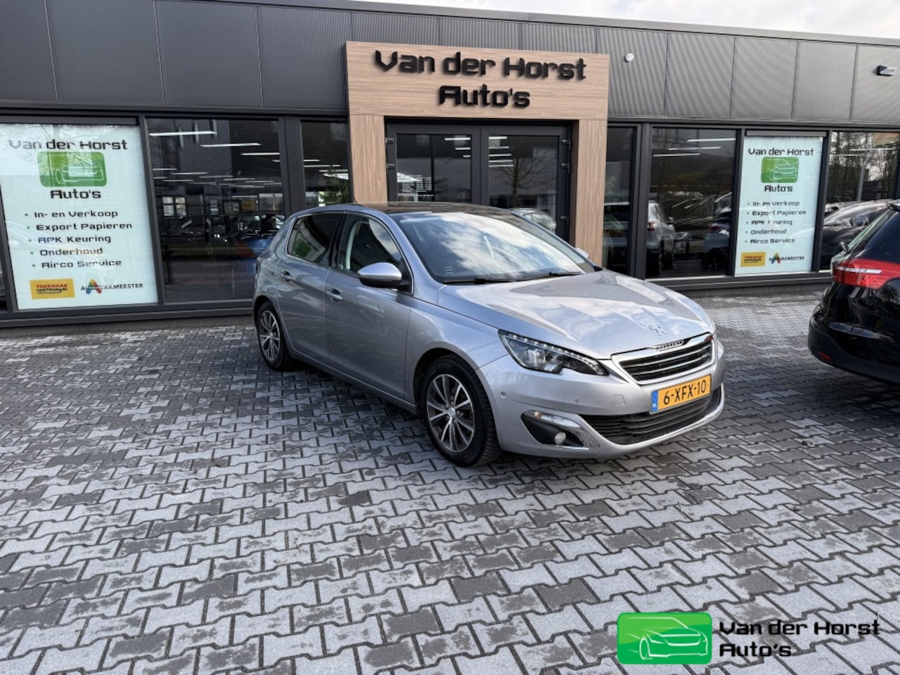 Peugeot 308 - 1.2 PureTech Allure panorama dak navigatie - AutoWereld.nl