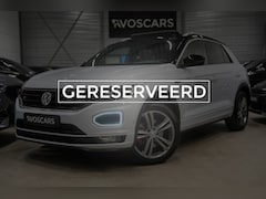Volkswagen T-Roc - 2.0 TSI 4Motion 190PK 3x R-Line * Pano - Trekhaak - Virtual - Camera - Keyless - Blind Spo