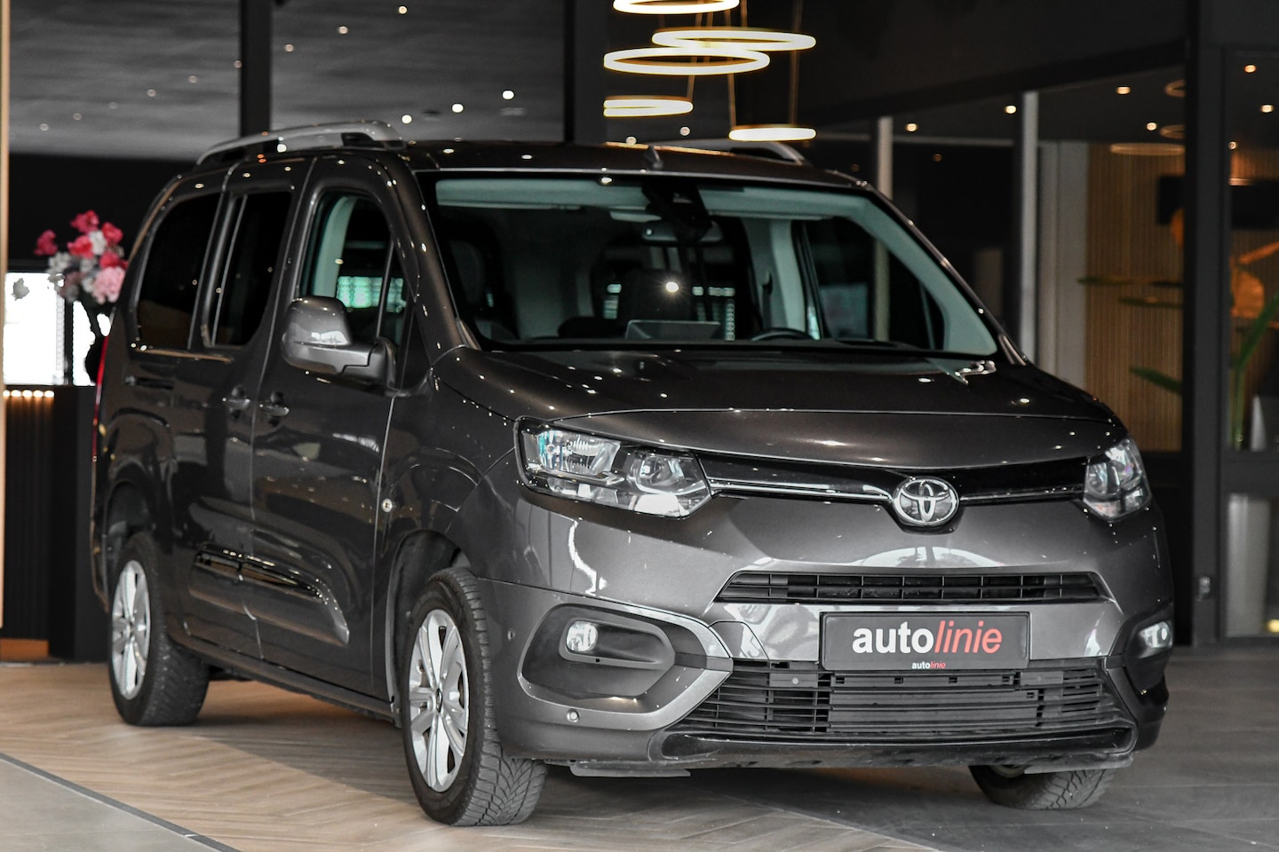 Toyota ProAce City Verso - 1.2 Turbo Professional Long 7p. HUD, ACC, Camera, CarPlay, Keyless, Dodeh! - AutoWereld.nl