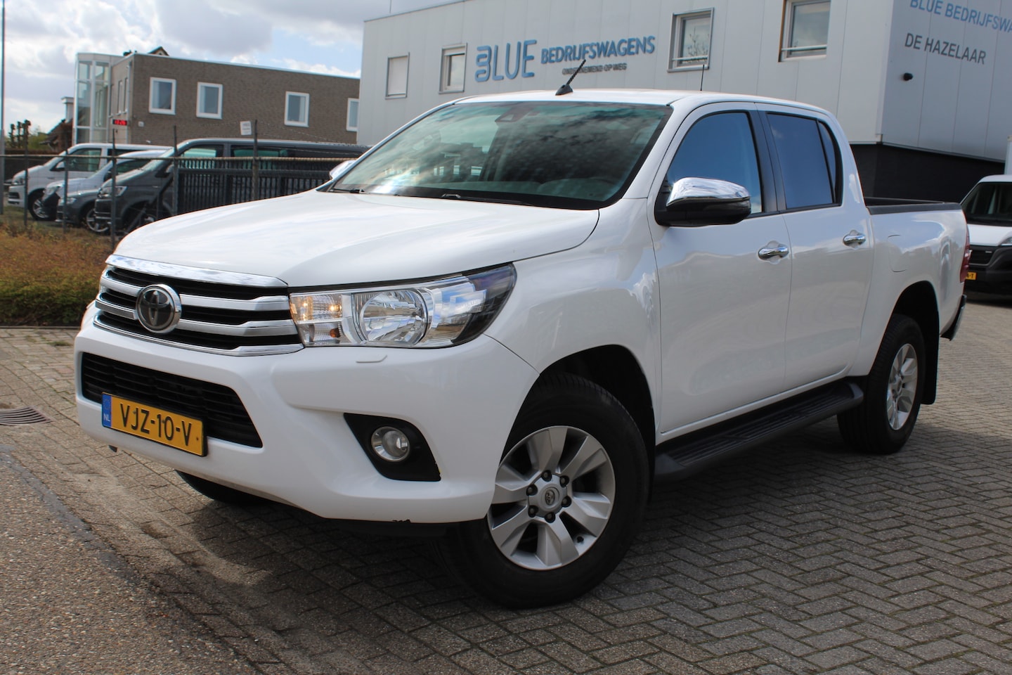Toyota HiLux - 2.4 D-4D 150PK E6 4WD Automaat Double Cab Professional 4x4 ✓ Trekhaak - AutoWereld.nl