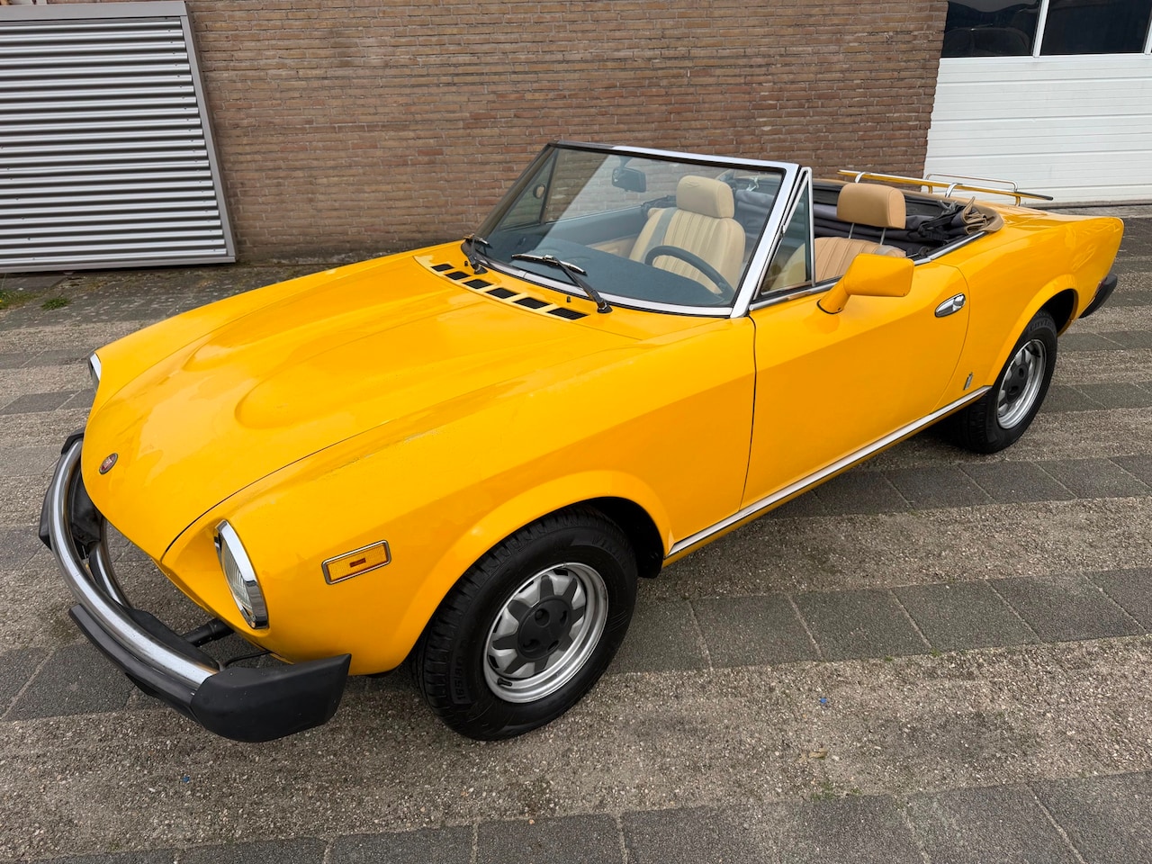 Fiat Spider - 2000 H5 rijd goed geen roest - AutoWereld.nl